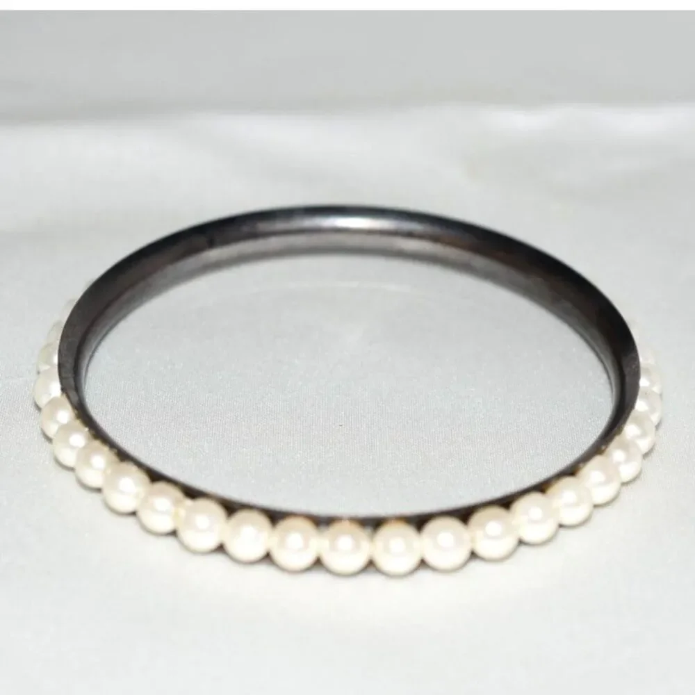 Vintage 1960's Eternity Faux Pearl Black Metal 7' Bangle Party Cottage Bracelet